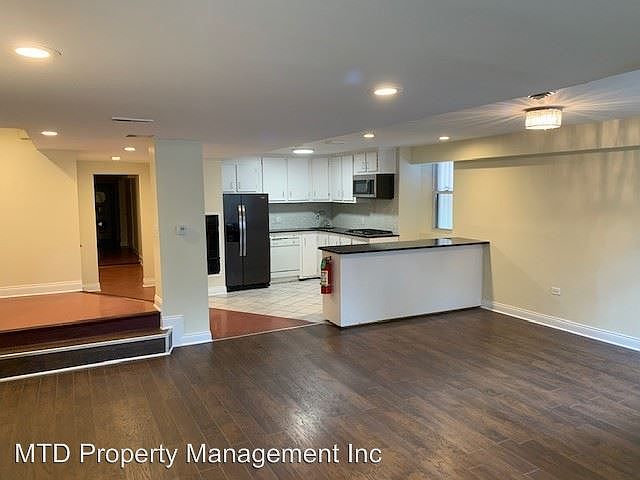 1st image of 1027 E Hyde Park Blvd