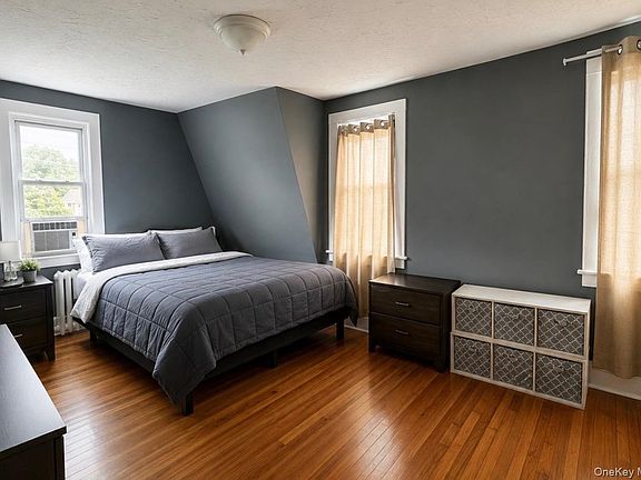 5th image of 3158 Lincoln Ave