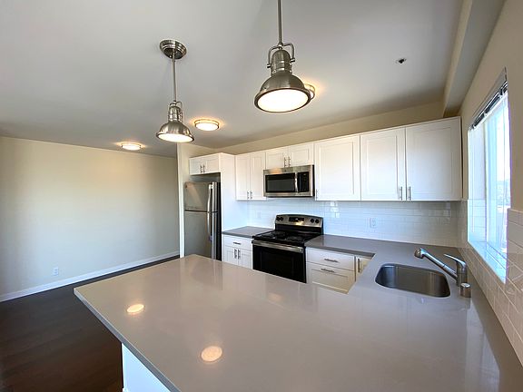 4th image of 655 Kansas St APT 401