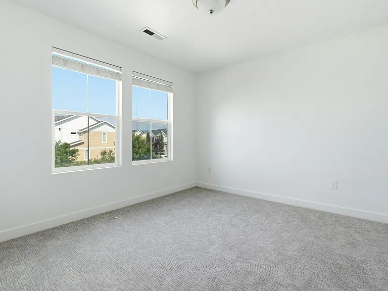 506 S Highpoint Dr — Photo 7