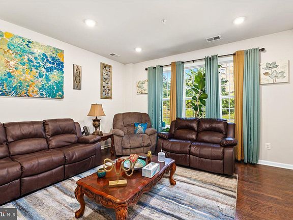 3rd image of 3552 Briarwood Dr