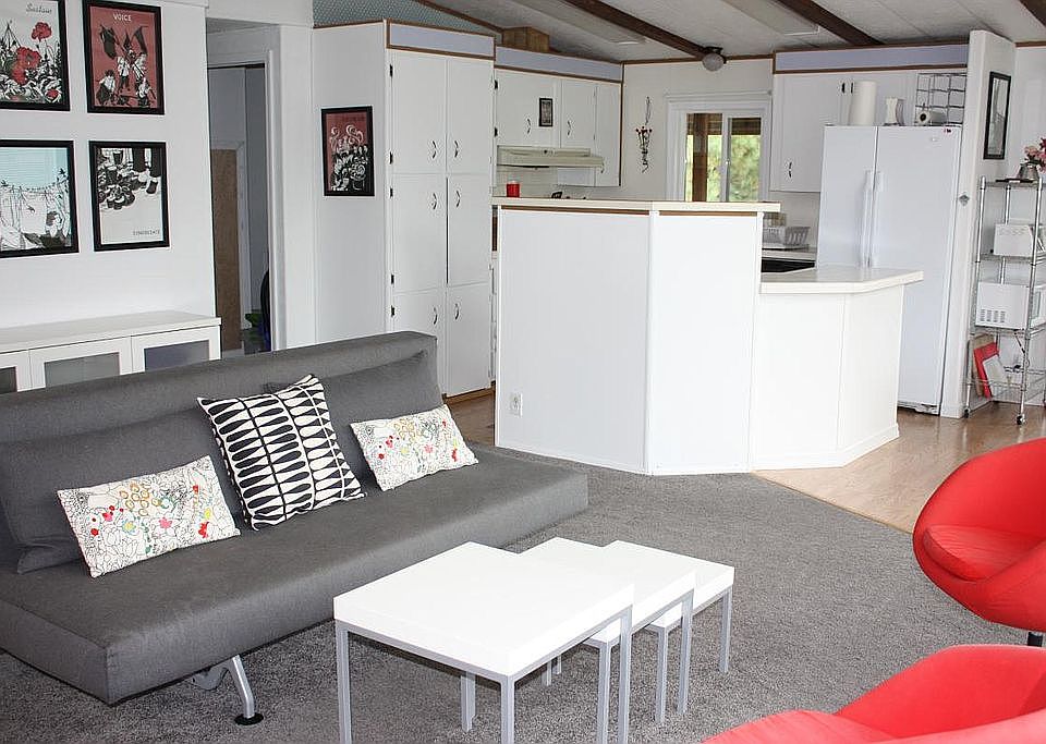 living room / kitchen