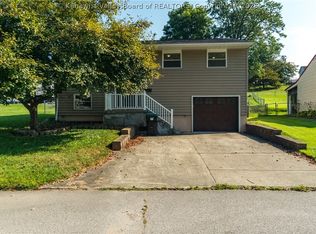 318 Belvue Dr, Hurricane, WV 25526
