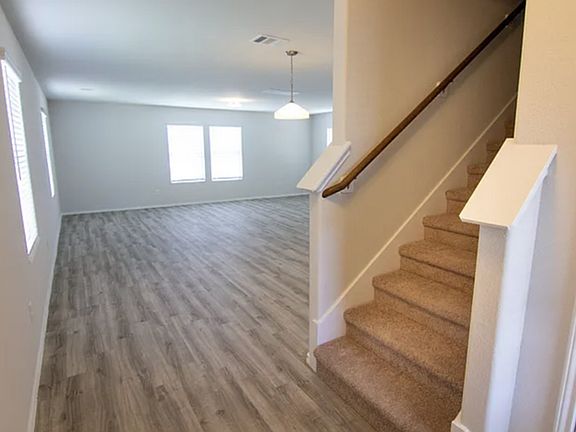 5th image of 1109 Marquis Dr