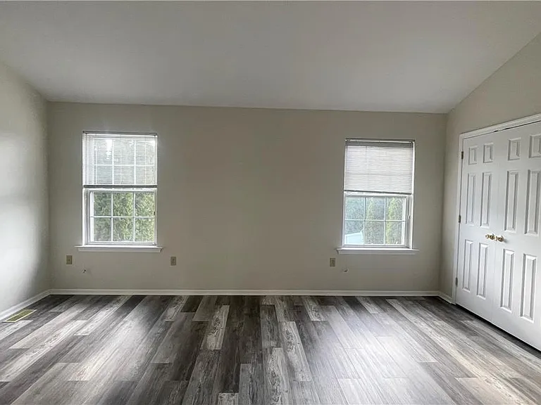 8104 Heritage Dr — Photo 12
