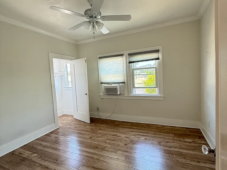 8001 1/2 Blackburn Ave — Photo 43