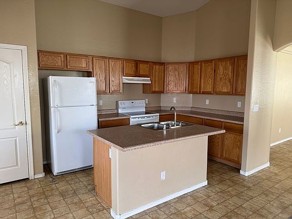 2nd image of 3407 S 84th Ln