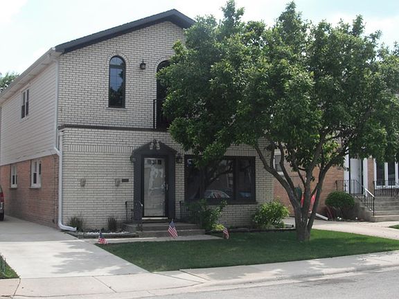 2nd image of 6233 W Belle Plaine Ave