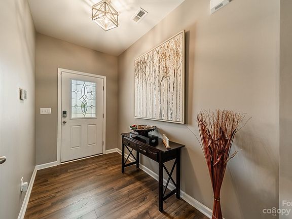 3rd image of 7695 Stonehouse Dr