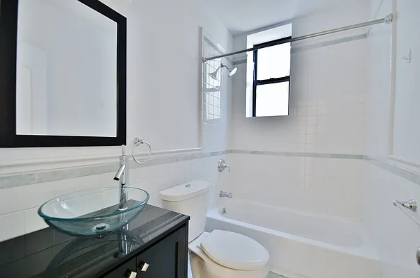 Rented by CITY SKYLINE REALTY INC | media 37