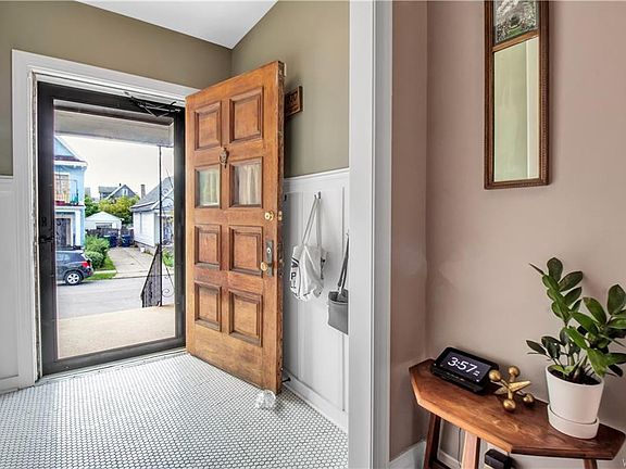 3rd image of 203 Parkdale Ave
