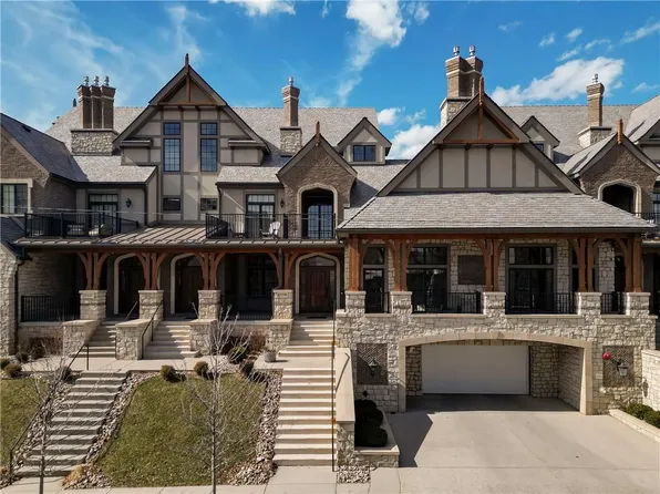 4522 Summit St #B, Kansas City, MO 64111