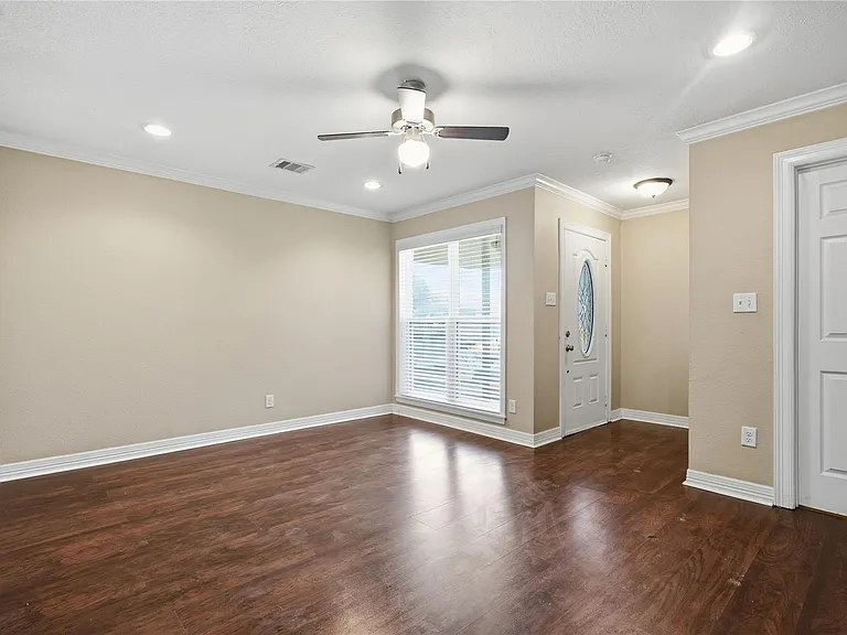 505 Malvern Ave — Photo 9