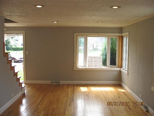 4th image of 2548 N Silver Creek Dr