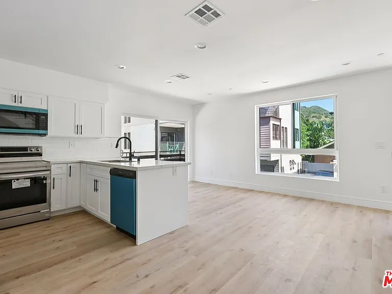 2111 Holly Dr #2 — Photo 8