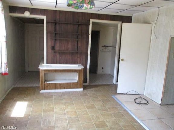 4th image of 3134 W 31st St