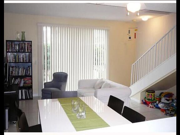 4th image of 900 Sorrento Dr