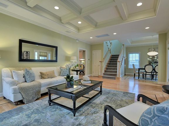 4th image of 241 University Ave