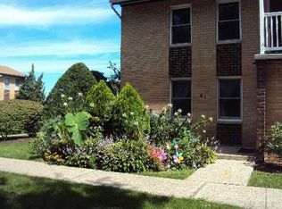 61 Artist Lake Dr, Middle Island, NY 11953