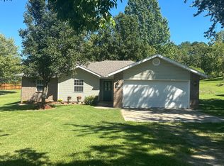 654 Johnson Dr, Marshfield, MO 65706