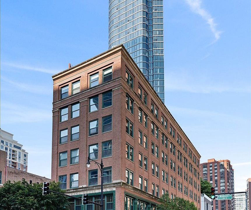 1st image of 900 S Wabash Ave APT 303
