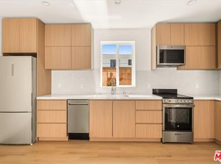 5912 1/2 Mammoth Ave, Van Nuys, CA 91401