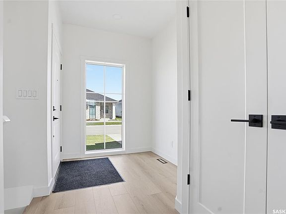 4th image of UNIT 20-720 Brighton BOULEVARD