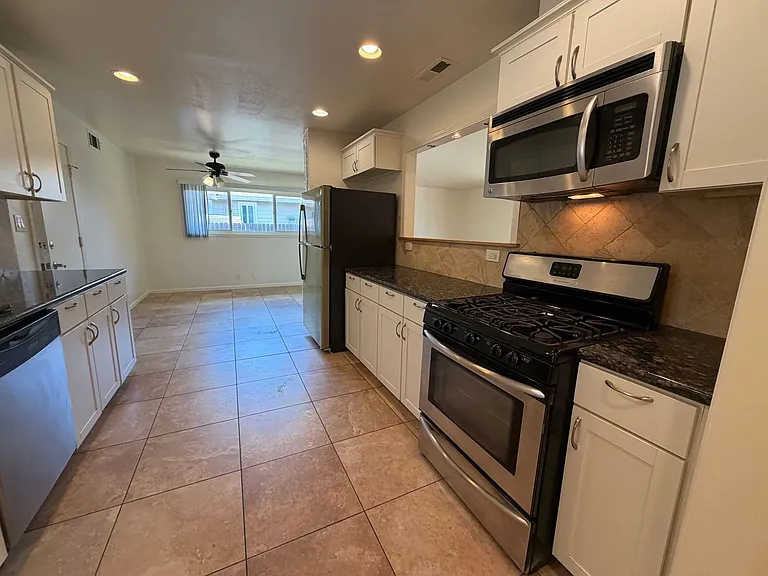 10495 Malaga Way — Photo 27