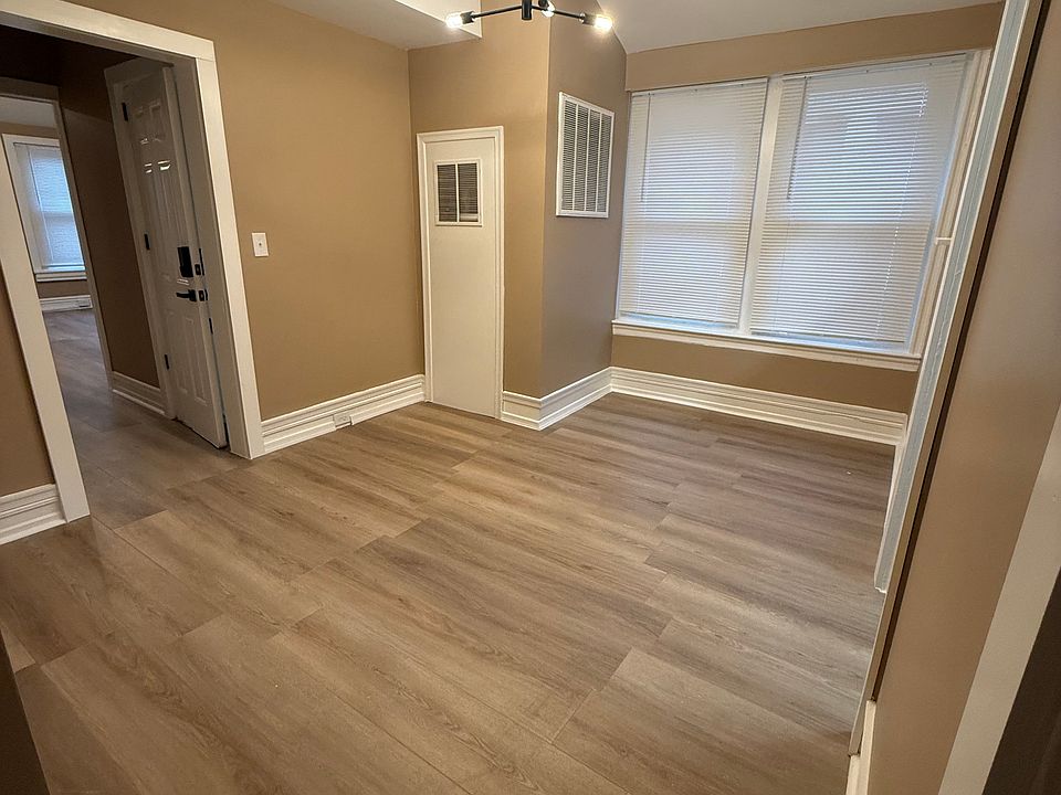 Living Room/Dining area