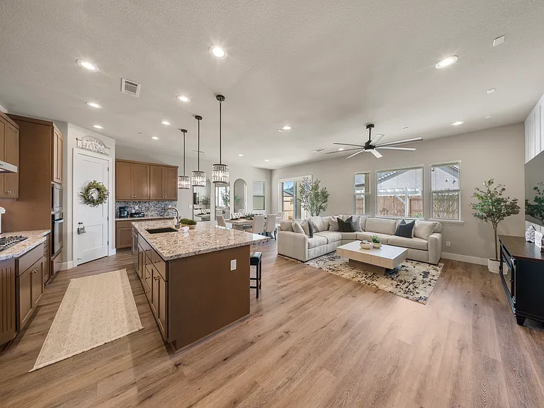 2522 Amur Ave — Photo 10