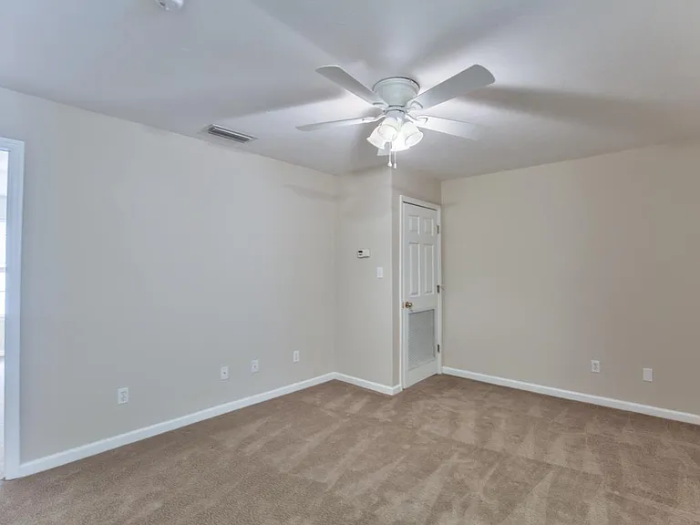 226 Columbia Dr #14 — Photo 15