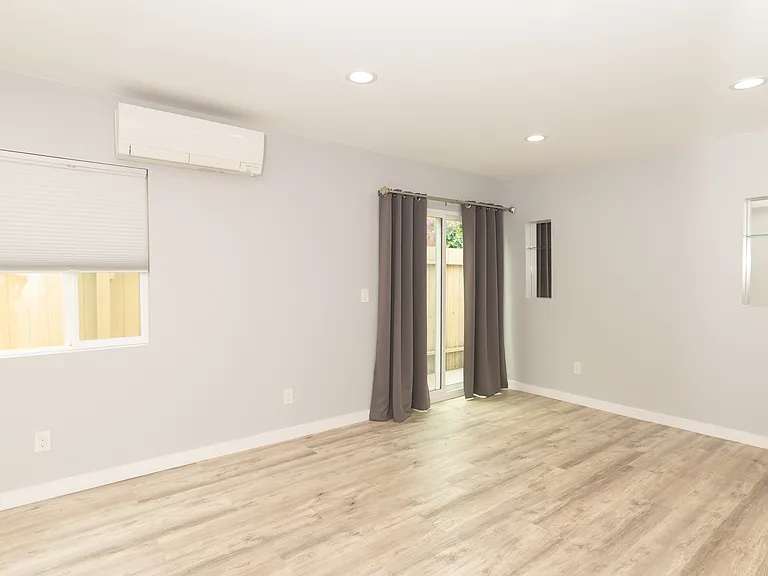 5182 Canoga Ave — Photo 11