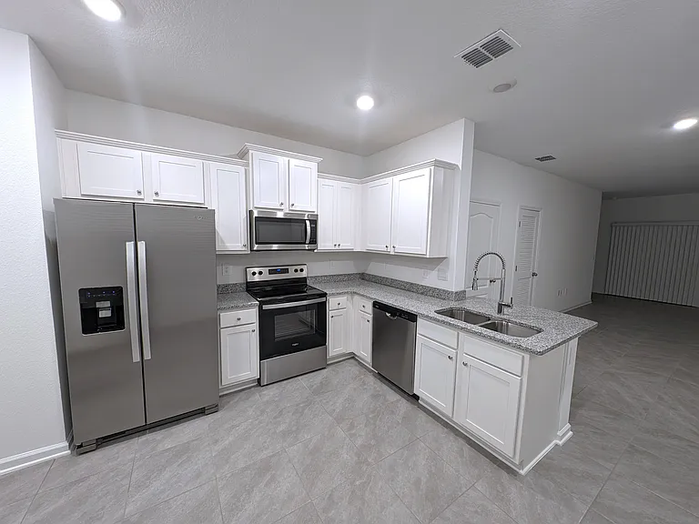 100 Vero Dr — Photo 4