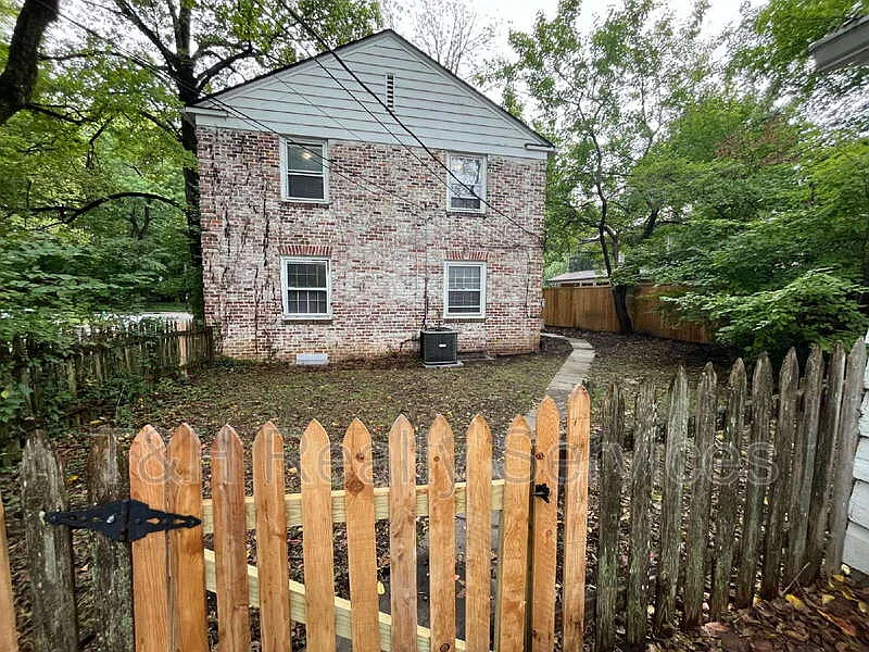3 bed, 1.5 bath, 644 sqft, $1,500 — Photo 3