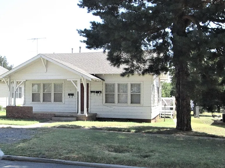 620 N Bradley St — Photo 2