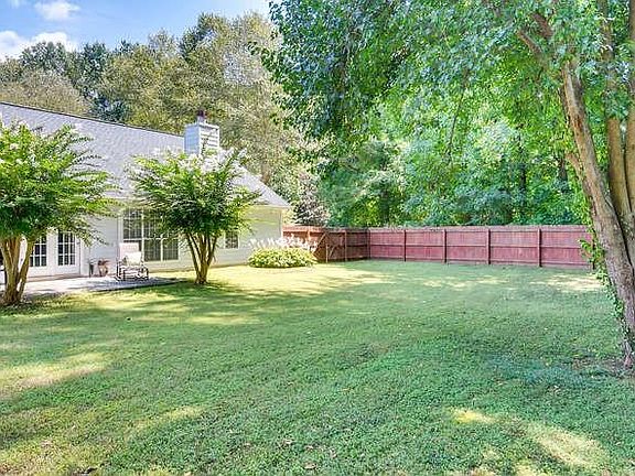 2nd image of 410 Sunnyside Dr