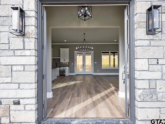 5th image of 323 Mac Cir