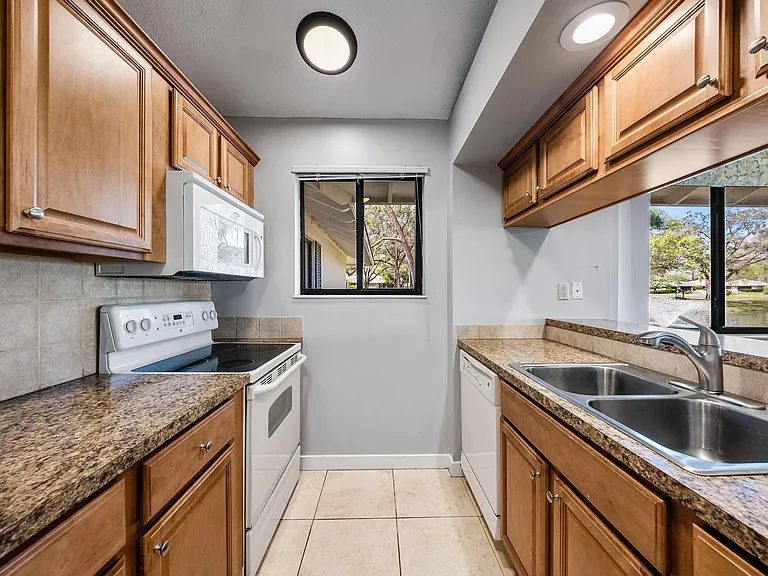 406 Club Dr — Photo 8