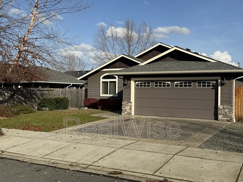 3 bed, 2.0 bath, $1,925 — Photo 4