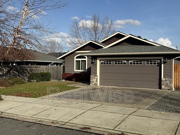 4th image of 1575 SW Yucca Dr