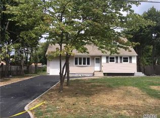 5 Ehler St, Brentwood, NY 11717