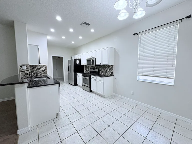 4616 Riverton Dr — Photo 6