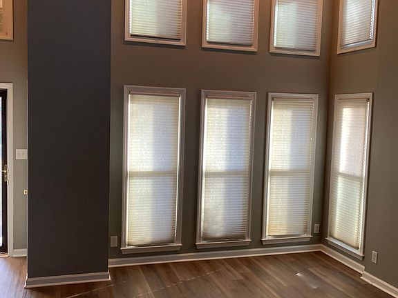vaulted ceiling in great room