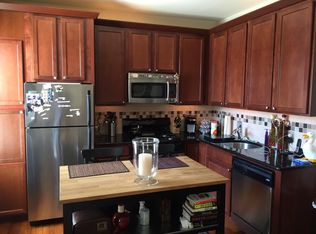 2417 Spruce St APT 3F, Philadelphia, PA 19103