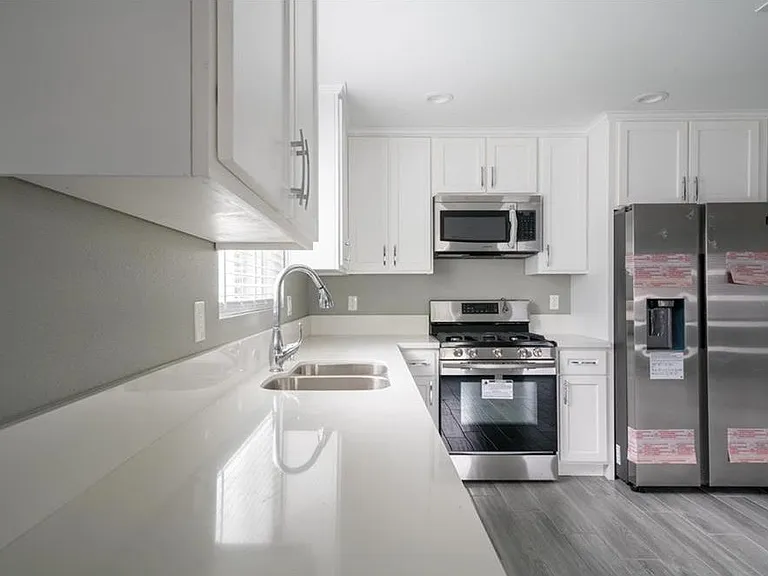 2408 S Redondo Blvd #2408 — Photo 8