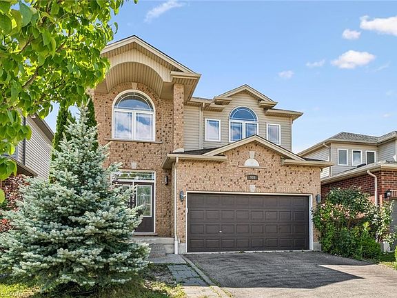3rd image of 909 Pebblecreek Ct