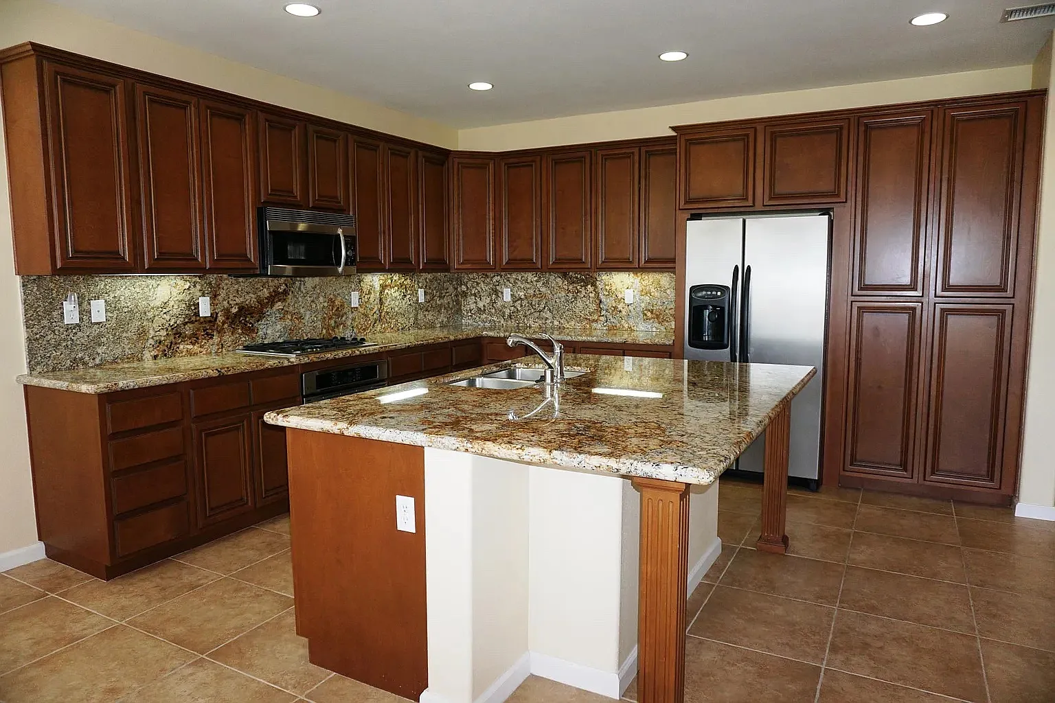 2 bed, 2.5 bath, 2051 sqft, $3,650 — Photo 3