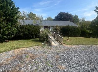 90 Wellington Ct, Charles Town, WV 25414