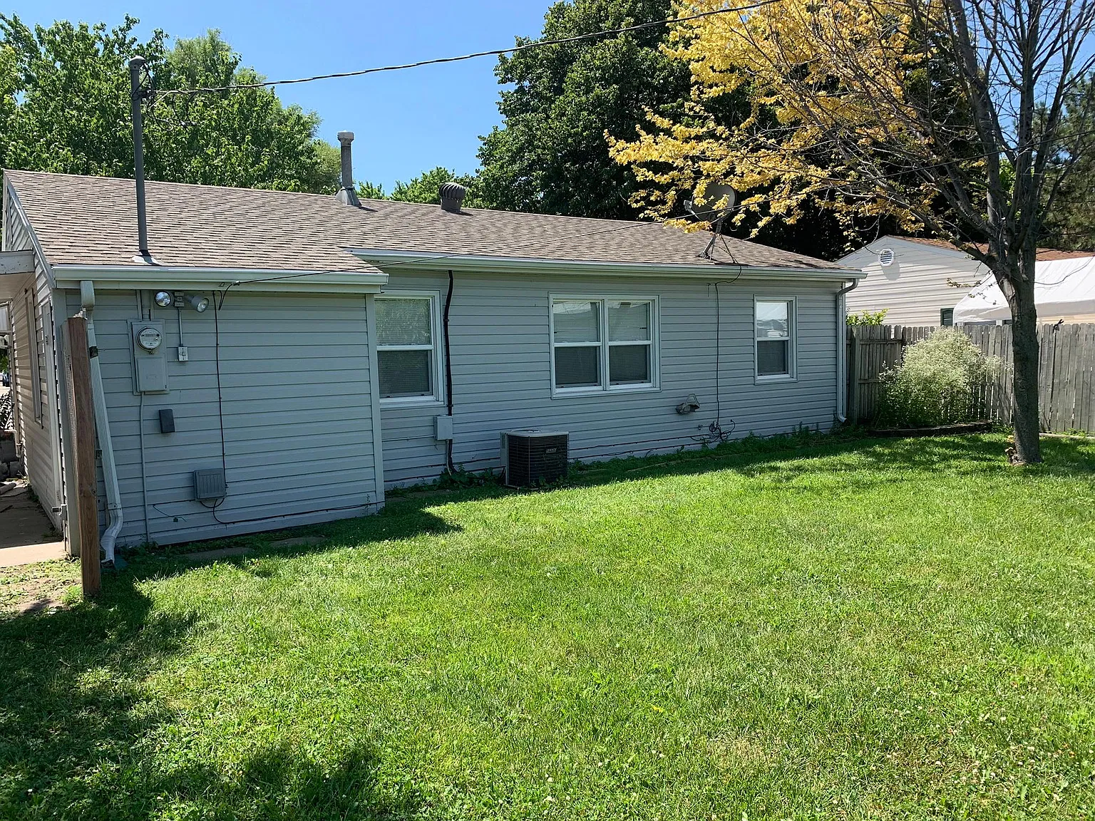 3 bed, 896 sqft, $1,400 — Photo 3