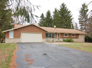 1660 Sherwood Dr, Cedarburg, WI 53012